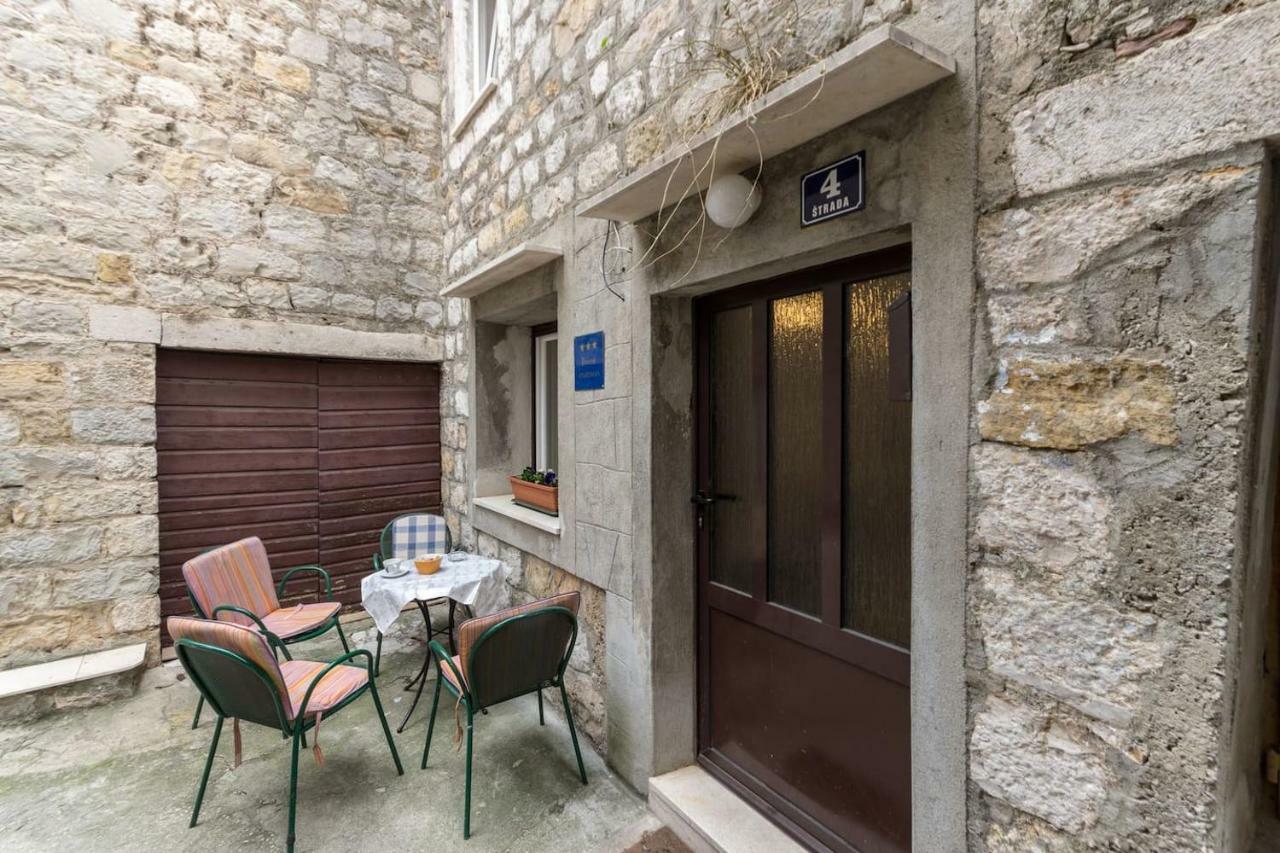 Dalmatinska Kuca Blanka Kaštela Exterior foto